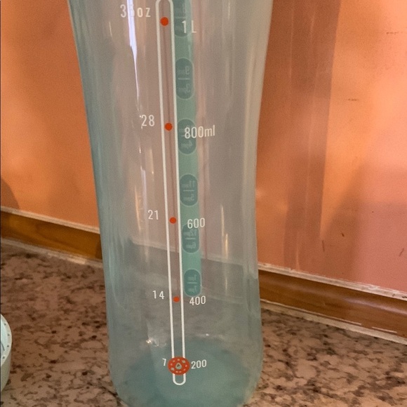 Tupperware Aquavibe Bottle/40 oz/1.2L color Aqua - Picture 3 of 4